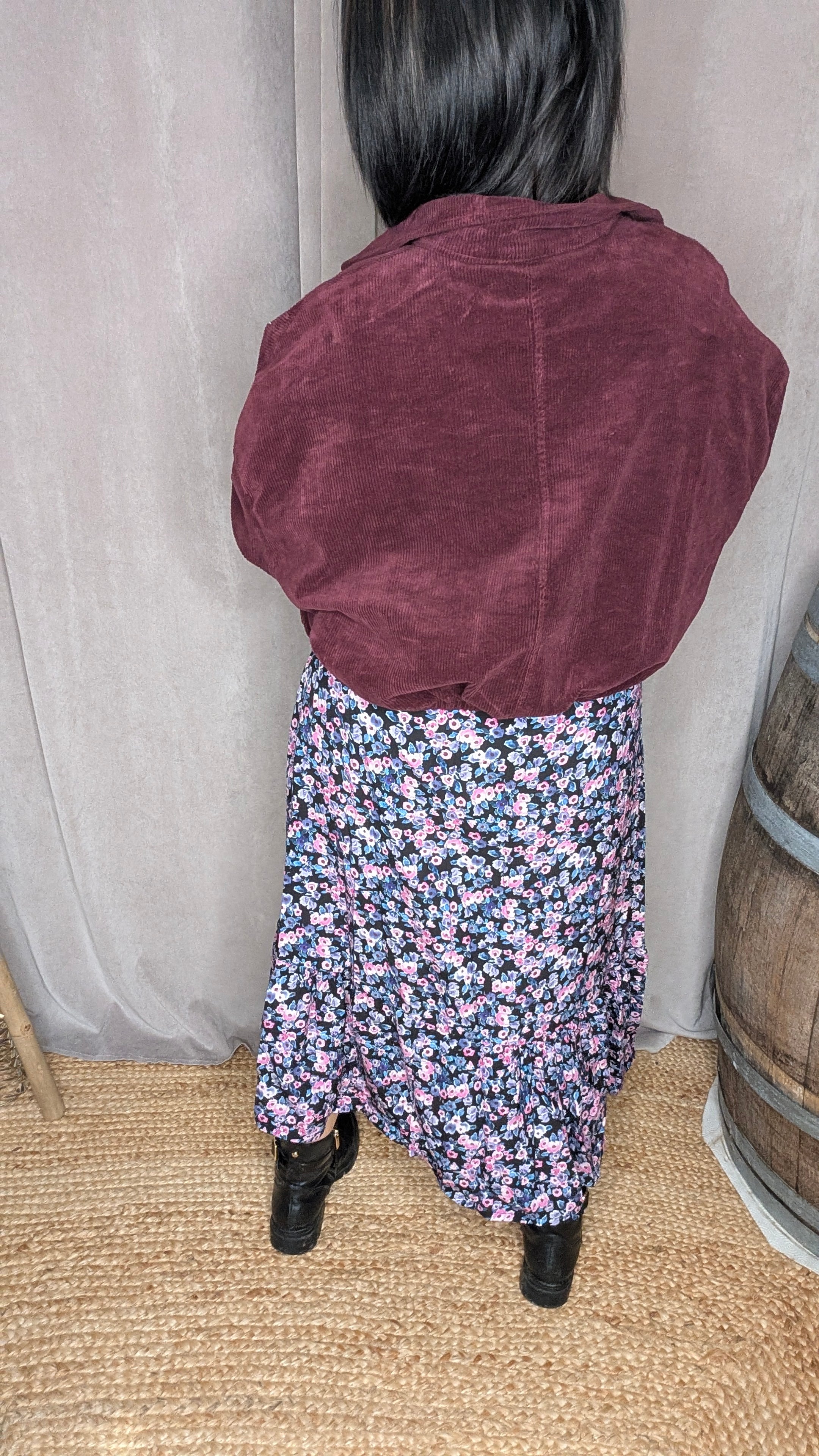 Veste Courte Velours Côtelé Bordeaux – Élégance de Printemps