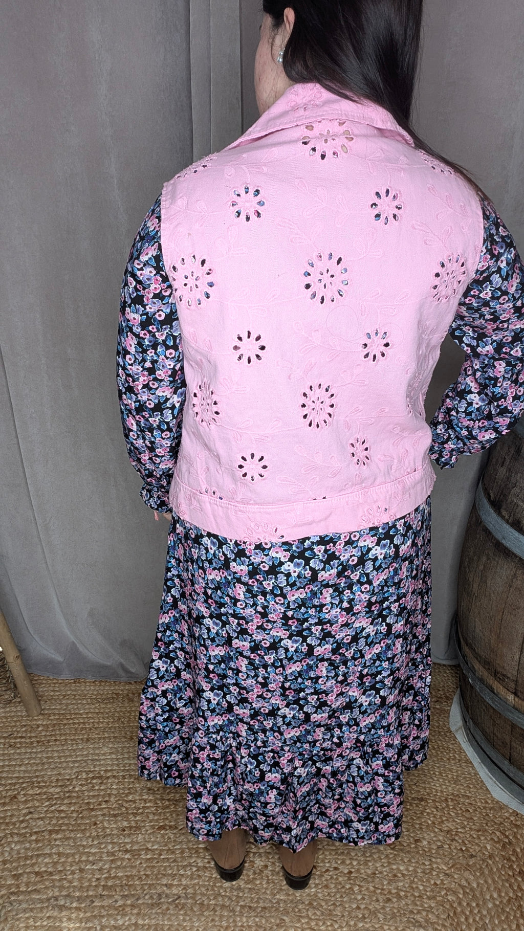 Veste Sans Manches Brodée Rose – Esprit Printemps