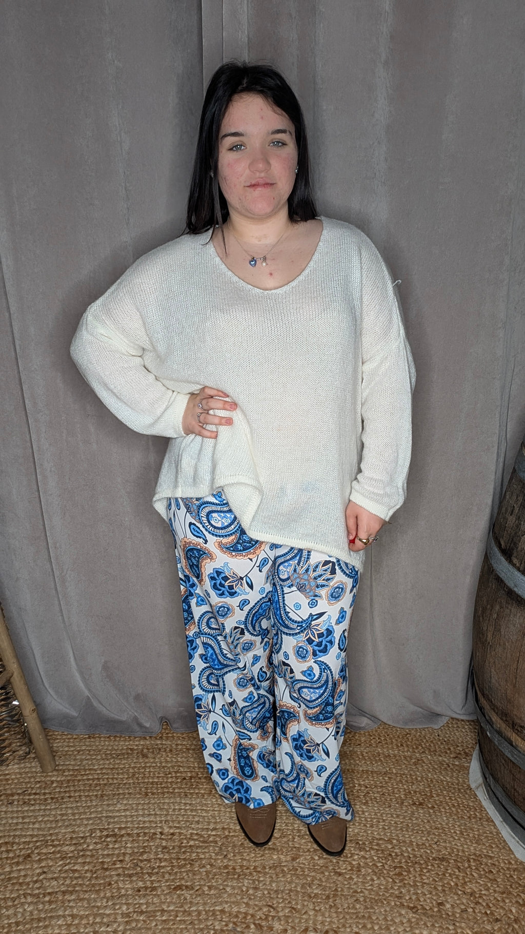 Pull Oversize Col V Écru – Douceur Élégante