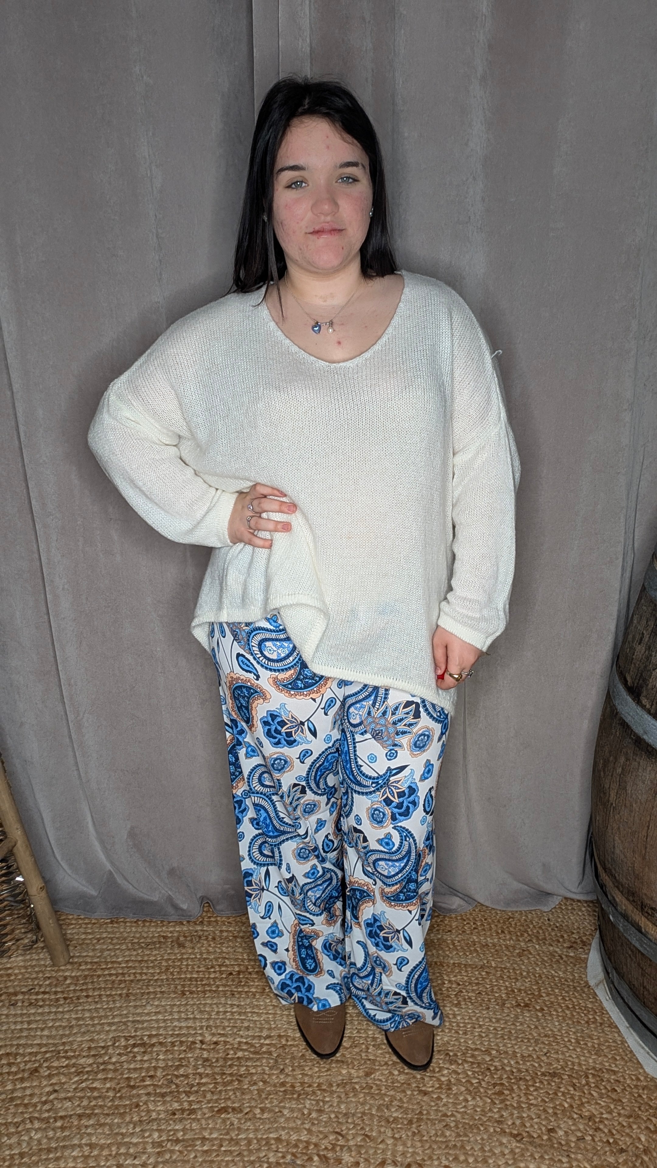 Pull Oversize Col V Écru – Douceur Élégante