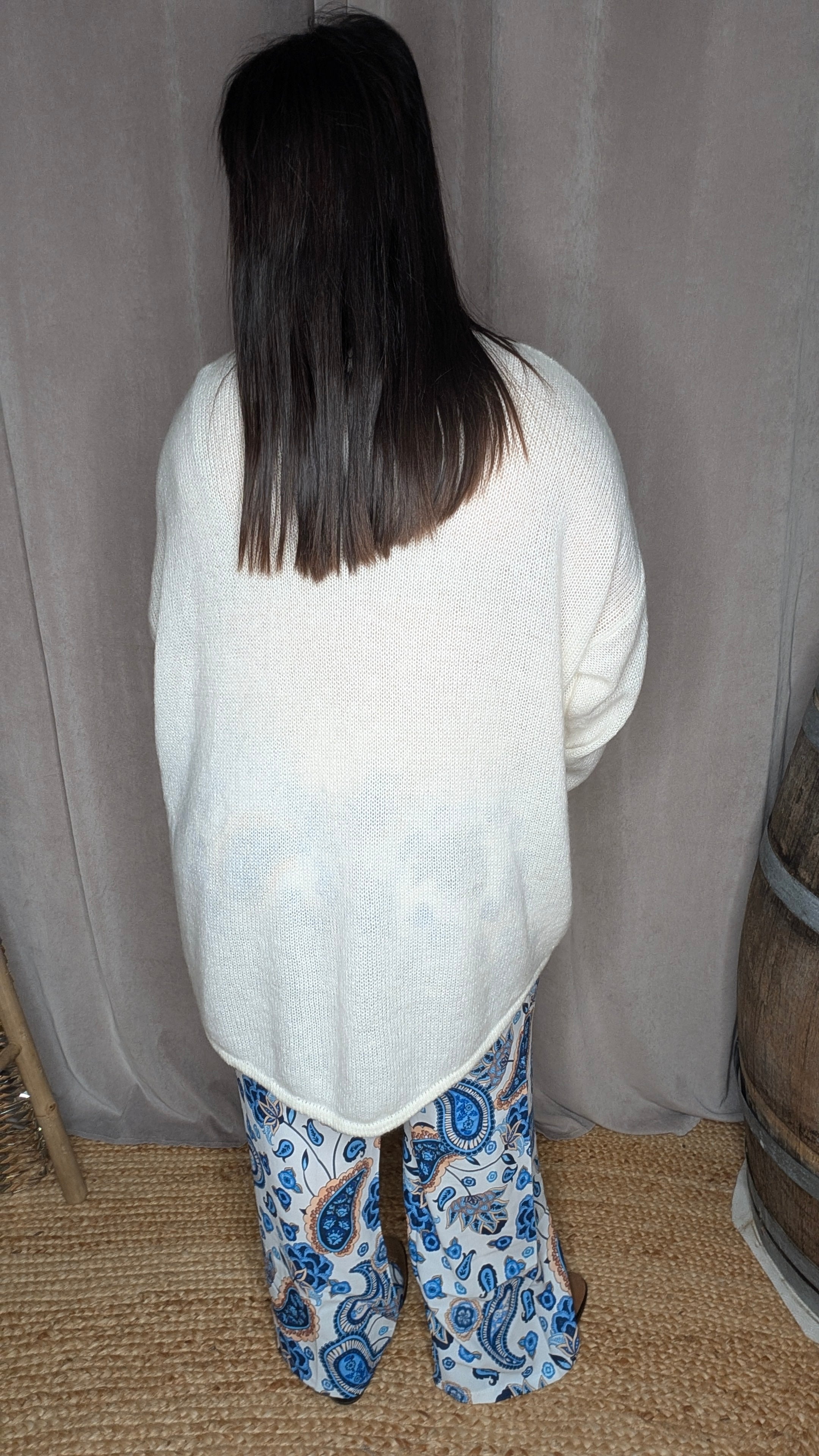 Pull Oversize Col V Écru – Douceur Élégante