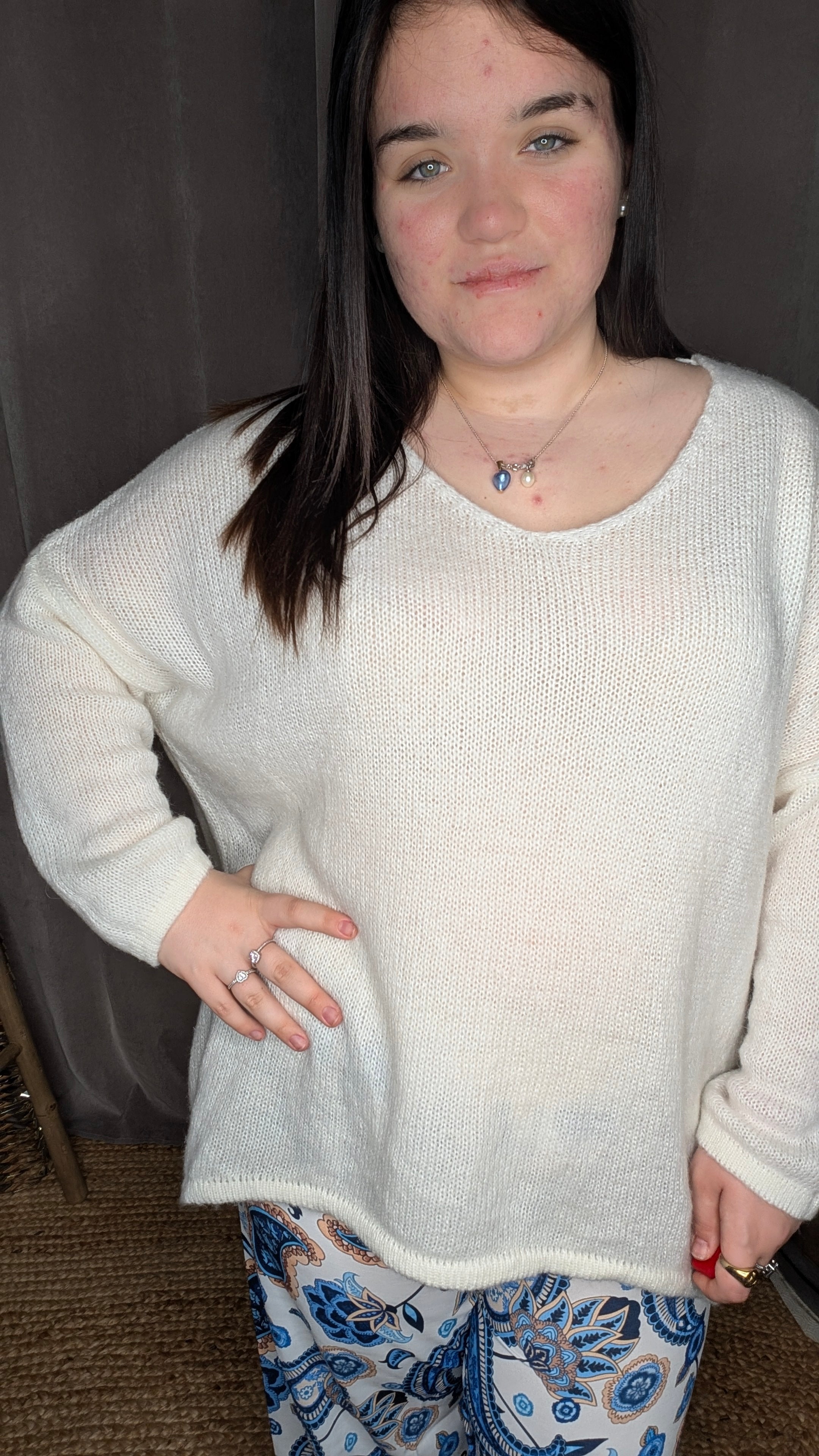 Pull Oversize Col V Écru – Douceur Élégante