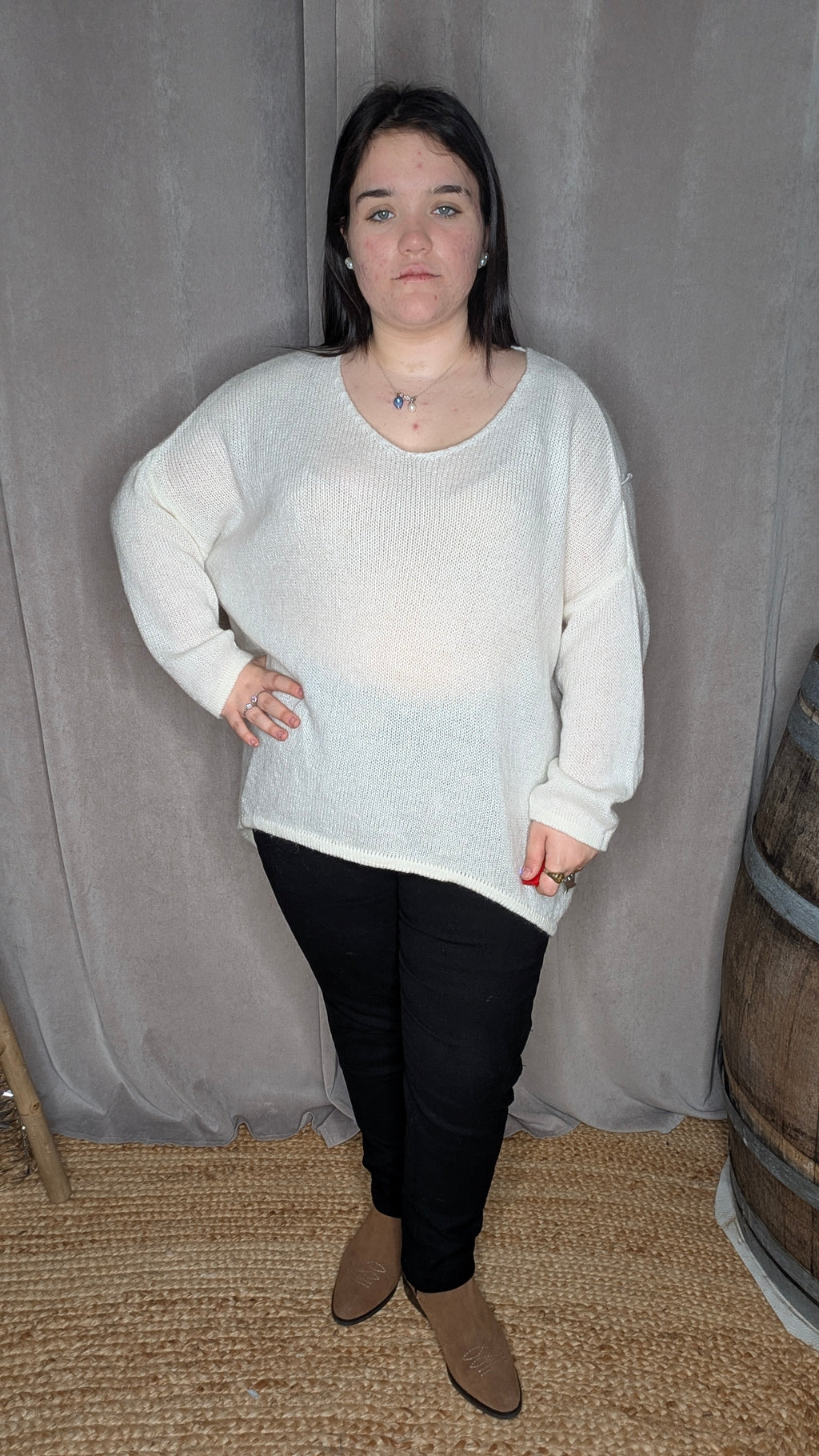 Pull Oversize Col V Écru – Douceur Élégante