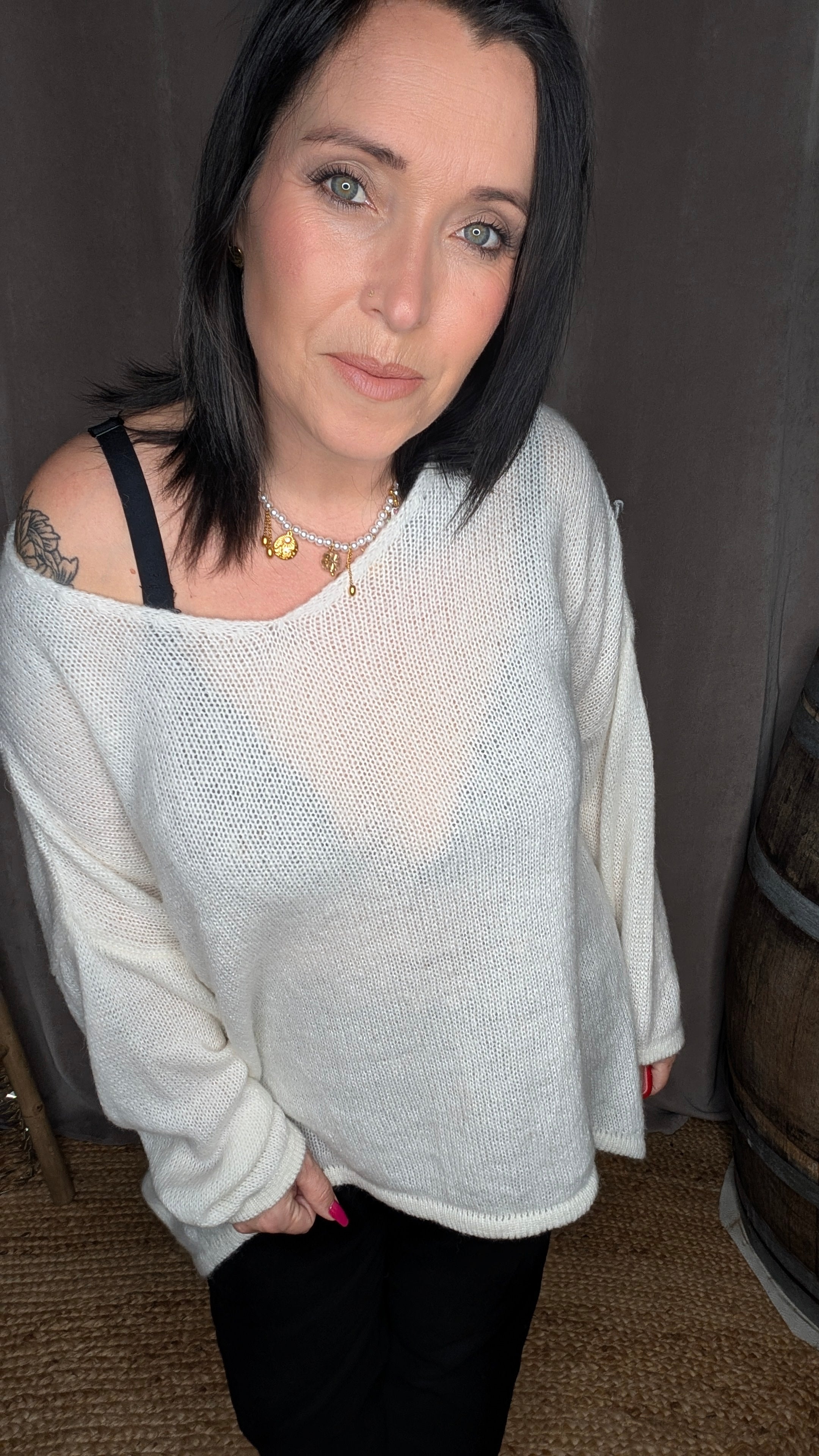 Pull Oversize Col V Écru – Douceur Élégante